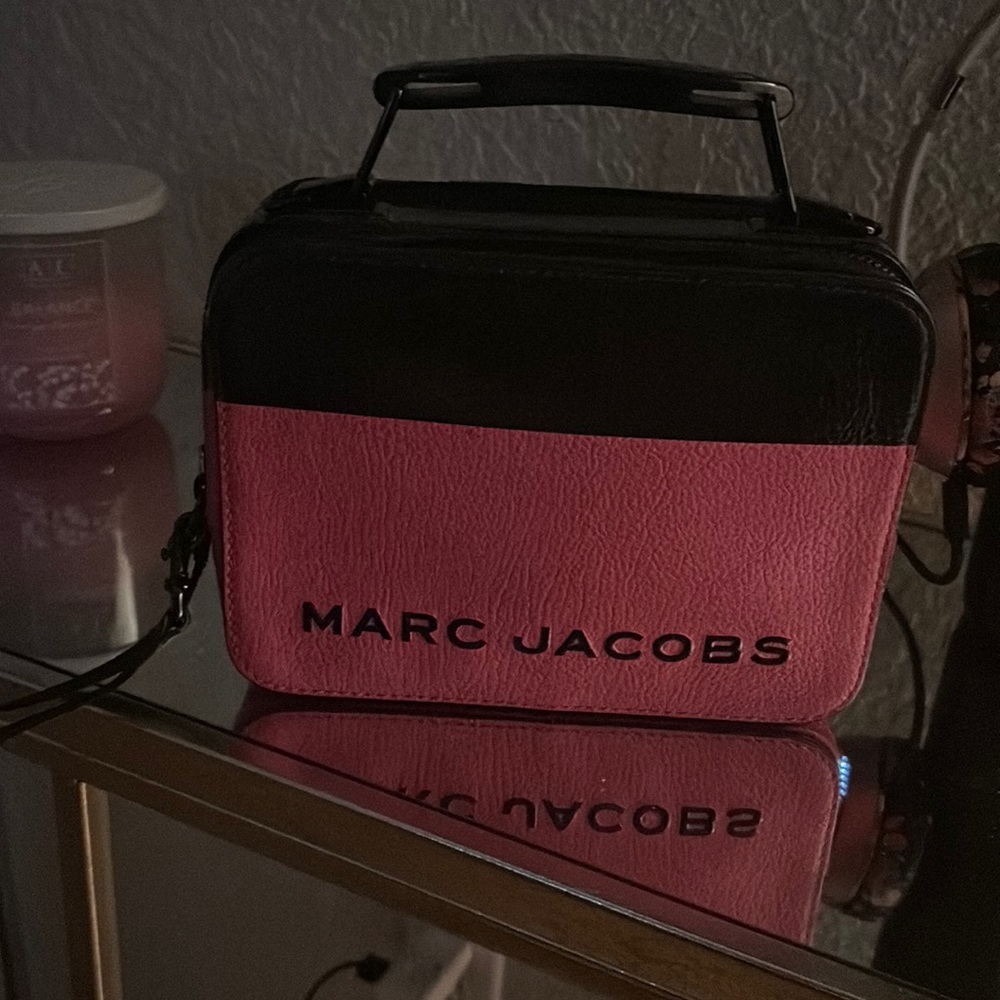 Marc Jacobs mid size purse